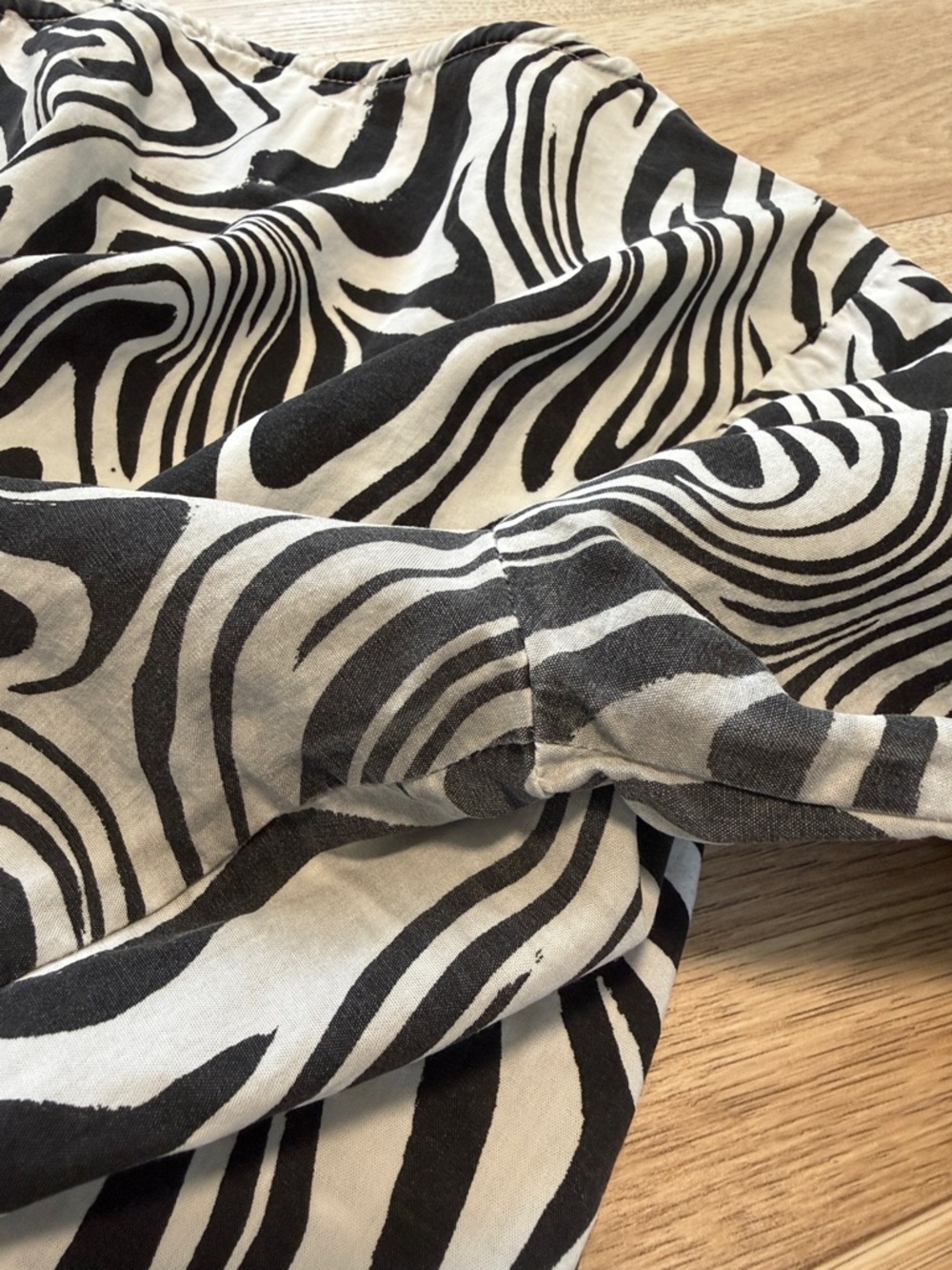 *READ-FLAWS* Paloma Wool Lera Psychedelic Zebra Black & White Swirl Crop Top - Picture 11 of 15